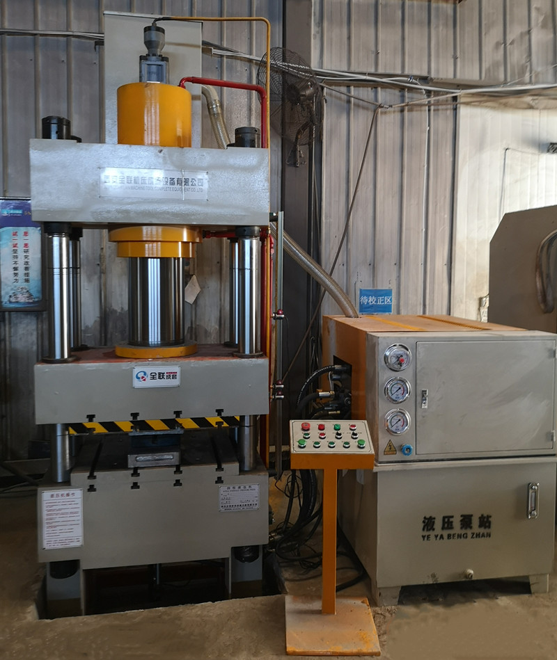 四柱液壓機(jī) 四柱液壓機(jī)